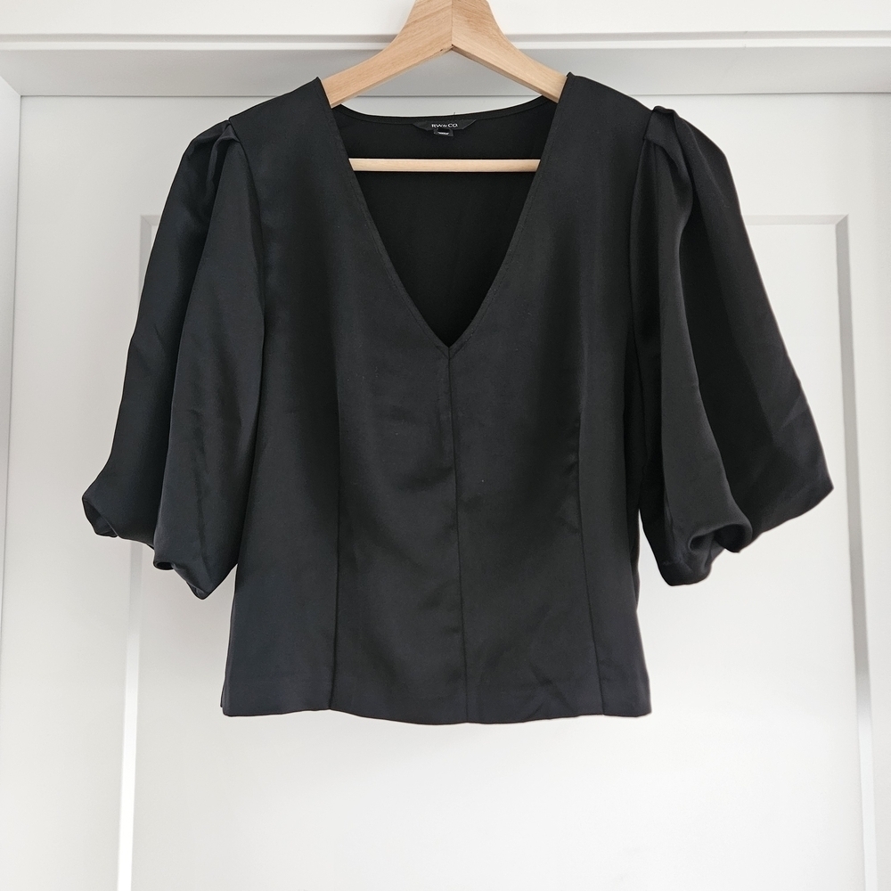 RW&CO. Black Puff Sleeve V-Neck Satin Blouse